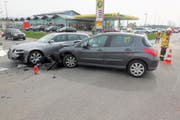 Bei einer Frontalkollision in Altstätten wurden zwei Personen verletzt. (Bild: Kapo SG)
