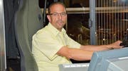 Franz Patelli am Steuer eines Postautos. Seine Touren umfassen das ganze Fürstenland von Gossau bis nach Wil. (Bilder: Beat Lanzendorfer)
