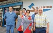Eine Familie, ein Geschäft: 2009 haben Marcel, Jeannette, Corinne und René die Metzgerei von ihren Eltern Elsbeth und Hans Tanner übernommen. (Bild: Urs Bänziger)