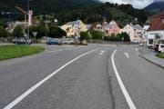 Bei der Verzweigung zur Hauptstrasse übersah der Autofahrer beim Linksabbiegen die E-Bikefahrerin. (Bild: Kapo SG)
