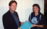 Präsident Aurelio Zaccari übergibt die Regie an Regula Sigg. (Bild: pd)