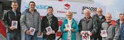 Schauen einer Rekordbeteiligung entgegen: (v. l.) OK-Mitglied Remo Gächter, Bauchef; Jules Gächter, Co-Sponsor Kühnis AG; Daniel Bösch, neuer Hauptsponsor Strahlzentrum Rüthi; Maja Büchel, Hauptsponsor Schloss-Garage Büchel; Alfons Ammann, OK-Mitglied; Jimmy Lüchinger, Co-Sponsor Beerli Sonnen- und Wetterschutz; Roman Mattle, OK-Präsident, und Michael Kolb, Hauswart Sporthalle Bildstöckli. (Bild: Rösli Zeller)
