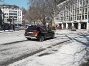 Die salzweisse Fahrbahn am Oberen Graben. (Bild: Sebastian Schneider)