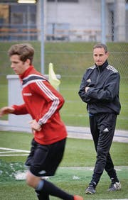 Assistenztrainer Martin Koller spielte einst selbst beim FC Winkeln. Das Team nennt er «eine grosse Familie». (Bild: Ralph Ribi)