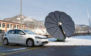 In Wattwil steht eine neue Photovoltaikanlage, an der Elektroautos aufgeladen werden können. (Bild: pd)