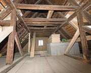 Blick in den kunstvoll aufgebauten Dachstock der alten Papiermühle. (Bild: Ralph Ribi (Ralph Ribi))