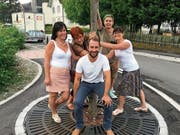 Vier neue Mitglieder beim Dorftheater Widnau: (von links) Rita Zahnd, Katrin Köppel, Philipp Luchsinger und Barbara Listwan. Jan Miara (vorne) ist neues Vorstandsmitglied. (Bild: pd)