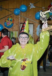 Astrid Schmidli im gelben Fasnachtsgewand der Schnoderguge. (Bild: PD)