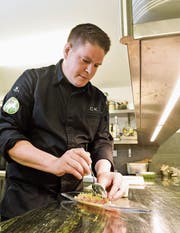 Christian Kuchler in der «Schäfli»-Küche. Dort hat er die Swiss-Menus erfunden. (Bild: Donato Caspari)