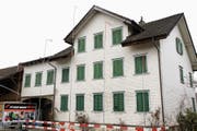 Das seit Jahren leerstehende ehemalige Restaurant Rössli an der Niederbürerstrasse soll abgebrochen werden und einer Neuüberbauung mit sechs Wohnungen weichen. (Bild: Philipp Stutz)