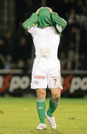 Herbst 2007: St. Gallens Davide Callà nach einer 2:7-Niederlage unter Trainer Rolf Fringer gegen die Young Boys. (Bild: Hannes Thalmann)