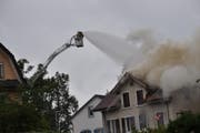 Die Feuerwehr war rasch vor Ort, um die Flammen zu löschen. (Bild: Markus Schoch)
