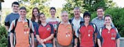 Hinten von links: die Kategoriensieger Daniel Brunner, Anja Lieberherr, Ladina Göldi, Werner Künzli, Christian Lusti. Vorne von links: Jero Stricker, Lea Gämperle, Jakob Schuler, Erika Breitenmoser sowie Marion Breitenmoser. (Bild: Beatrcie Bollhalder)