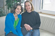 Anne Duveen und René Hirschi sind mit ihren Kindern bereits ins Sennrüti gezogen. Sie sind gespannt, wie sich das Ökodorf entwickeln wird. (Bild: ann)