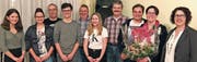 Prägten die HV: (v. l.) Anina Willi, Lenya Bichler (beide Neumitglieder), Jörg Lüchinger (Wiedereintritt), Diego Söldi (Neumitglied), Remo Baumgartner (neu Musikkommission), Anna-Joel Wüst (Neumitglied), Kuno Lüchinger (neuer Vizedirigent), Gabriel Schaub (neu Vorstand), Irene Loher (Kantonale Veteranin) und Erika Wüst (Präsidentin). (Bild: pd)