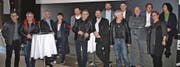 Von links: Vincenzo Ornamento (Gravag), Erich Kühnis (Kühnis Brillen), Norbert und Doris Büchel (Mobiliar), Enrique Rubio (Amag), Urs Spirig (Computer Spirig AG), Christian Albrecher (rhenusana), Christian Häle (Sonnenbau AG), Aldo Zäch (Madlen), Juan Fernandez (rhenusana), Heinz Duppenthaler (Rheintal Medien AG), Pascal Zäch (Madlen), Denise Zellweger (Madlen) und Sabina Saggioro (Verein St. Galler Rheintal). (Bild: Damian Neuländner)