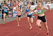Die elfjährige Julie Leuenberger vom STV Au (vorne) sprintete (und sprang und warf) am Schweizer Final auf den dritten Platz. (Bild: Archiv/dze)