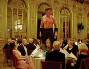 Soll man sich wirklich an die Spielregeln der Gesellschaft halten? Im schwedischen Film «The Square» geht es um Instinkte und Akzeptanz.