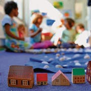 Bei Pro Pallium kümmern sich Freiwillige um Familien mit schwerkranken Kindern. Spielen ist dabei wichtig. (Bild: ky/Georgios Kefalas)