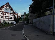 Der «Schoggiweg» beginnt beim historischen Haus auf der linken Seite. (Bild: David Gadze)