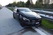 Beim Auffahrunfall waren drei Autos beteiligt. Es entstand ein Sachschaden von gegen 20'000 Franken. (Bild: Kapo SG)