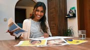 Richa Huber bereitet sich auf die Präsentation des Jugendmagazins «D(ich)!» vor. (Bild: Monika von der Linden)