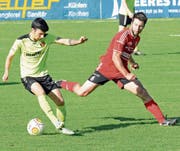 Der FC Bazenheid (rot) kann bei einem allfälligen Sieg in Kreuzlingen schon fast den wahrscheinlichen Aufstieg feiern. (Bild: Beat Lanzendorfer)