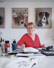 Marianna Carruzzo in ihrem Gossauer Atelier, wo sie malt und Kurse veranstaltet. (Bild: Urs Bucher)