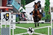 Das siegreiche Paar aus dem Rheintal: Martin Bamert auf Kira VI CH gewinnt das Wiler Derby 2017. (Bild: Urs Nobel)