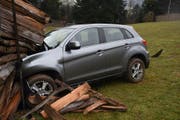 Der Unfallverursacher ist seinen Fahrausweis los. (Bild: Kapo)