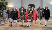 Die Jugendlichen von «KlangArt» bei ihrem Auftritt. Rappen, singen, tanzen: Alles da, um Freude zu wecken. (Bilder: Peter Küpfer)
