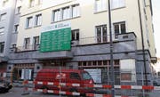 Die Flawiler Niederlassung der St. Galler Kantonalbank an der Bahnhofstrasse 11 wird derzeit umgebaut. (Bilder: Philipp Stutz)