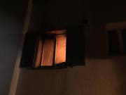 Feuersbrunst hinter einem Küchenfenster an der Ahornstrasse. (Bild: pd)