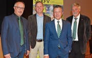 Josef Dürr, Präsident IG St. Galler Sportverbände, Ralf Zwick, neuer Kassier des kantonalen Fussballverbandes, Bruno Räss, abtretender Kassier, sowie Präsident Peter Witschi (von links). (Bilder: Beat Lanzendorfer)