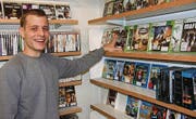 Cornel Gahler handelt auch mit Video- und Gesellschaftsspielen. (Bild: Rafael Rohner)