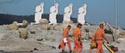 Dritter Standort: Die Betonskulptur «Welcome» winkt nun vom Freudenau-Kreisel beim Autobahn-Anschlusswerk in Wil. (Bild: Hans Suter)