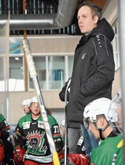Daniel Zeber verfolgte am EZO-Cup in Romanshorn das Spiel von der Bande aus. (Bild: David Metzger)