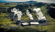 Das isländische Geothermiekraftwerk Hellisheidi: Hier wird CO2 aus der Luft in Stein verwandelt. (Bild: Arni Saeberg)
