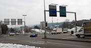 Mit der Augartenkreuzung sollen auch am Autobahnanschluss sowie am Sonnental-Kreisel Lichtsignalanlagen installiert werden. (Bild: Tim Frei)