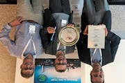 Michele Vela, CEO Ebnat AG, Peter Langenegger, Verkaufs- und Marketingleiter, sowie René Sutter, Betriebsleiter (von links). (Bild: PD)