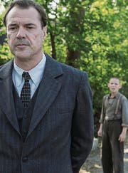Ernst Lossa wird in «Nebel im August» von den Nazis in eine Nervenheilanstalt abgeschoben. Zusammen mit anderen Kindern ist er Doktor Walter Veithausen schutzlos ausgeliefert. (Bild: Outnow)