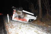 Beim Unfall entstand ein erheblicher Sachschaden. (Bild: Kapo SG)
