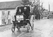 Karl Friedrich Gegauf fährt das erste Auto im Thurgau. (Bild: PD)