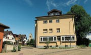 Immer noch Funkstille: In der ehemaligen «Sonne» wird frühstens ab September wieder gewirtet. (Bild: Corinne Allenspach)