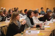 So viele Frauen wie bei diesem Frauennetz-Anlass 2014 werden auch in der kommenden Legislatur nicht im Gossauer Stadtparlament sitzen. (Bild: Ralph Ribi)
