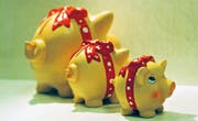 Sparschweine sind eine Möglichkeit, Geld zu sparen. Viel wichtiger aber ist es, ein Budget zu erstellen. (Bild: Trix Niederau)
