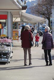 Über den Mittag läuft in den Wattwiler Geschäften meist mehr als am Abendverkauf. (Bild: Martina Signer)