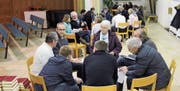 Die Teilnehmer führten ihre erste Sitzung gleich vor Ort durch. Es ging primär um organisatorische Fragen. (Bild: Cecilia Hess-Lombriser)