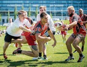 Voller Einsatz bei heissen Temperaturen: Nachdem der Bishop-Cup im vergangenen Jahr verregnet wurde, spielte das Wetter dieses Mal mit. (Bilder: Urs Bucher)