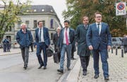 Treffen der nationalen Parteivertreter Albert Rösti (SVP, 2. von links), Andrea Caroni (FDP) und Gerhard Pfister (CVP) mit den Ostschweizer Regierungen; der St. Galler Benedikt Würth (rechts) präsidiert die Ostschweizer Regierungskonferenz. (Bild: Hanspeter Schiess)